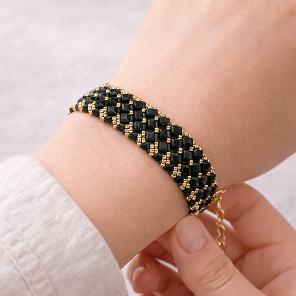 Black & Gold Beaded Bracelet. (#00063)